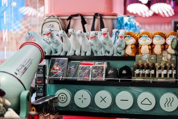 乐鱼中国顶奢商圈加快拥抱爱好消耗MINISO SPACE入驻南京德基(图1)