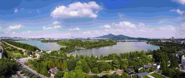 乐鱼体育品格消耗下一站：南京华贸中间的“湖畔糊口美学”(图3)